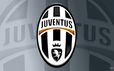 安博电竞热评-C罗任意球打中人墙折射入网