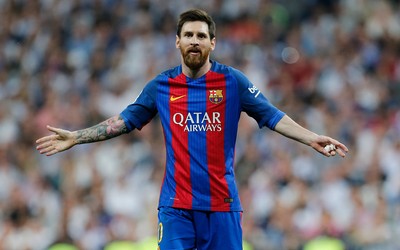 安博电竞-亚马尔进球后指向队徽