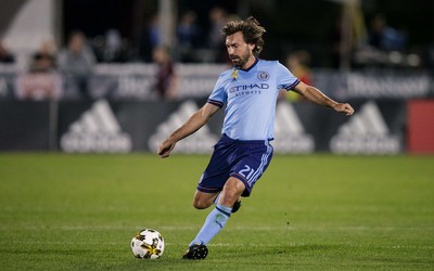 安博电竞快讯-伊尼戈·马丁内斯关键头球解围出底线